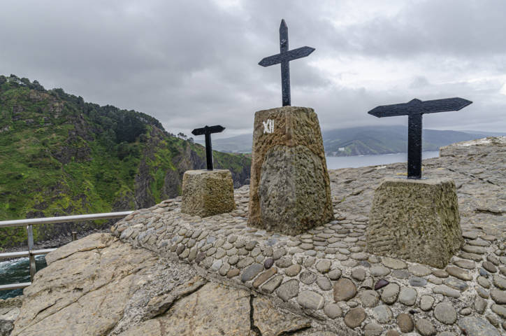 Vizcaya - San Juan de Gaztelugatxe 30 - ermita de San Juan.jpg